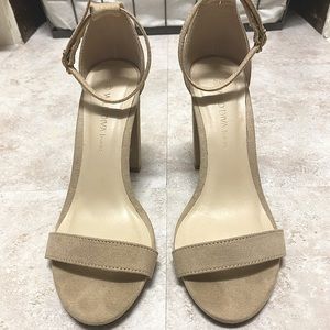 **IN TREND** NUDE HEELS!!